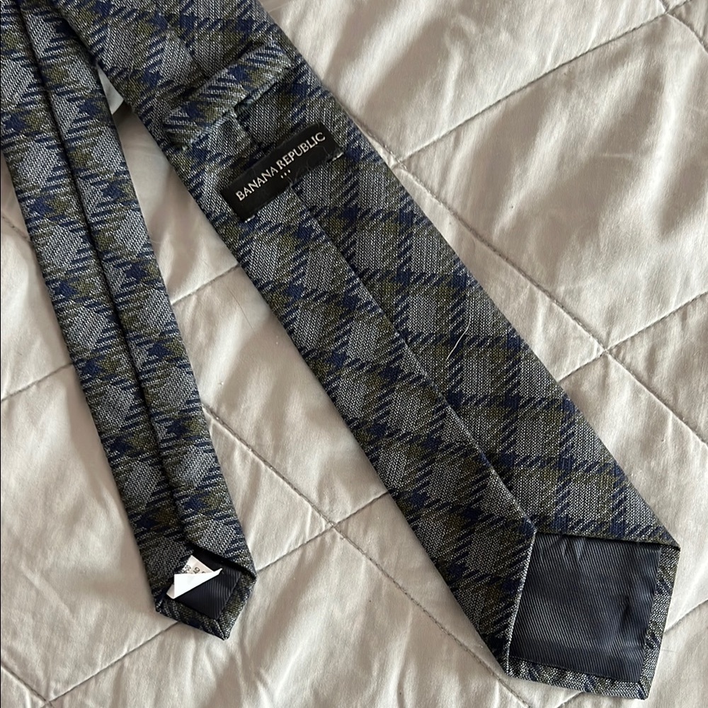 Banana Republic Gray, Green, and Blue Men's Tie